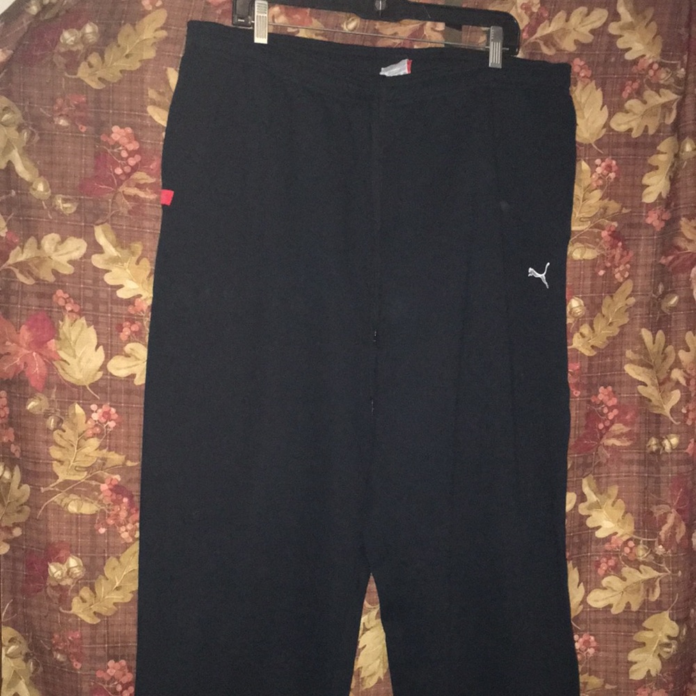 Unisex Puma sweatpants.